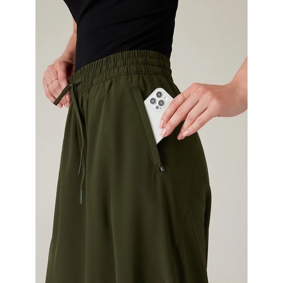 Athleta • Arrival Skirt in Dark Green - Picture 5 of 10